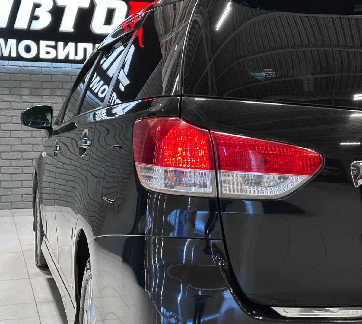 Toyota Wish - 5